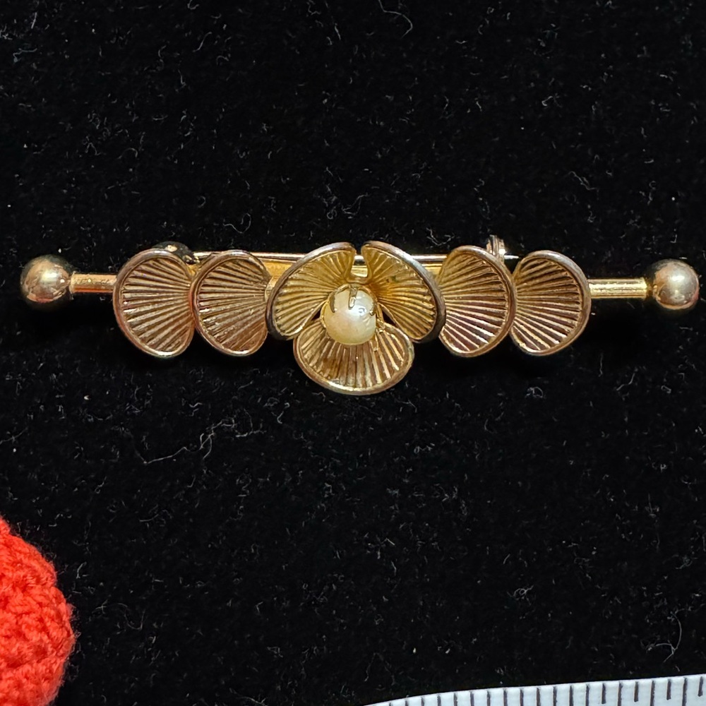 Vintage Signed Coro Gold Shell Design Brooch